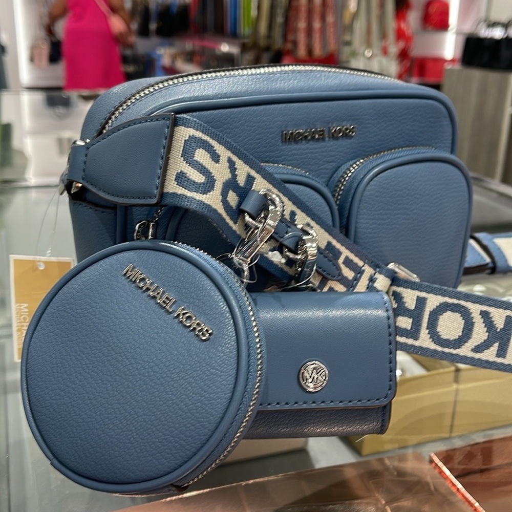 Michael Kors Jet Set Md Leather Crossbody Bag with Case for Apple Airpods Pro® - Picture 14 of 15